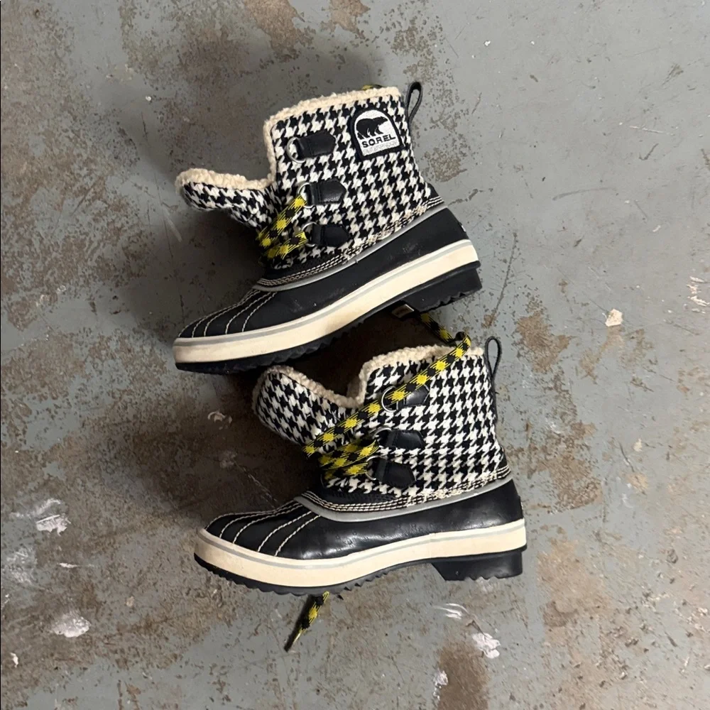 Sorel Black and Cream Winter Boots, 7 - Picture 4 of 12